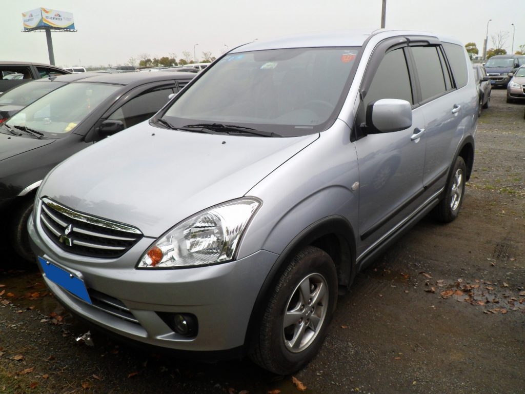 Mitsubishi_Zinger_01_China_2012-04-15